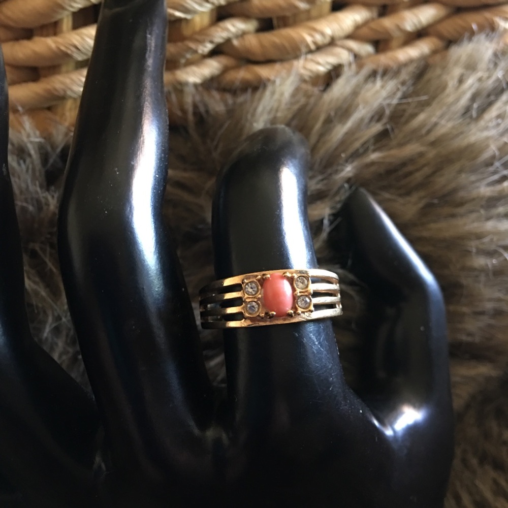 Vintage Avon faux coral rhinestone gold ring